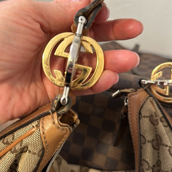 Gucci Signature Hobo with gold G hardware. - Picture 2 of 7